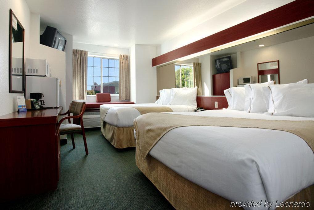 Travelodge by Wyndham Stockton Exteriör bild