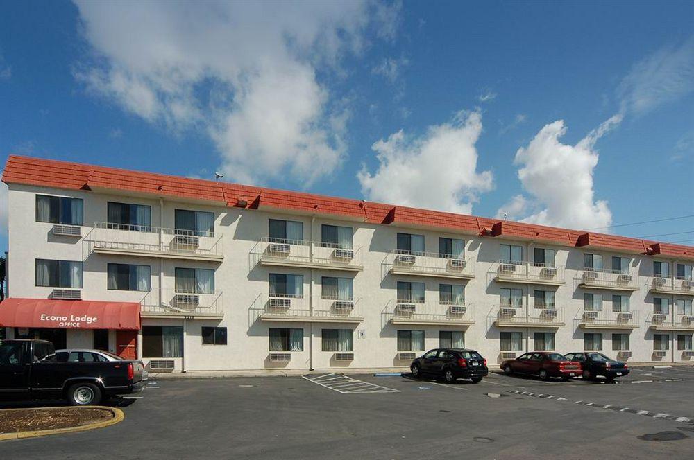 Travelodge by Wyndham Stockton Exteriör bild